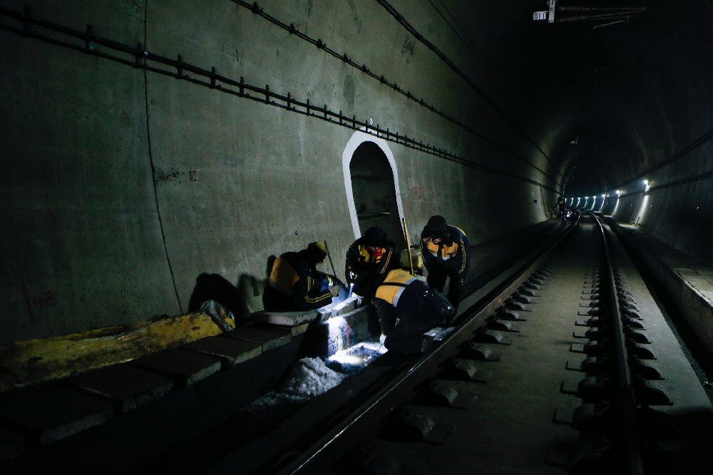 桐庐铁路运营隧道病害现状